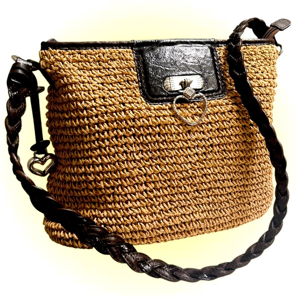 Brighton Straw Shoulder Bag Purse Leather Strap heart clasp front& Charm